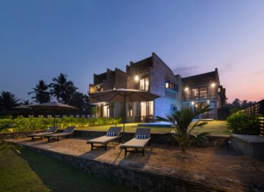 Luxury boutique villa with a swimming pool with sea view and a small garden